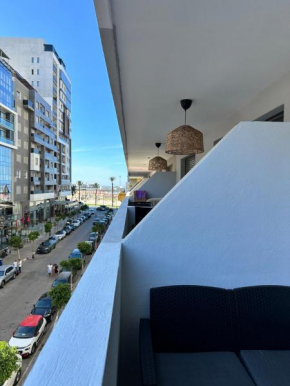 Cozy 2BR with Pool near the Beach